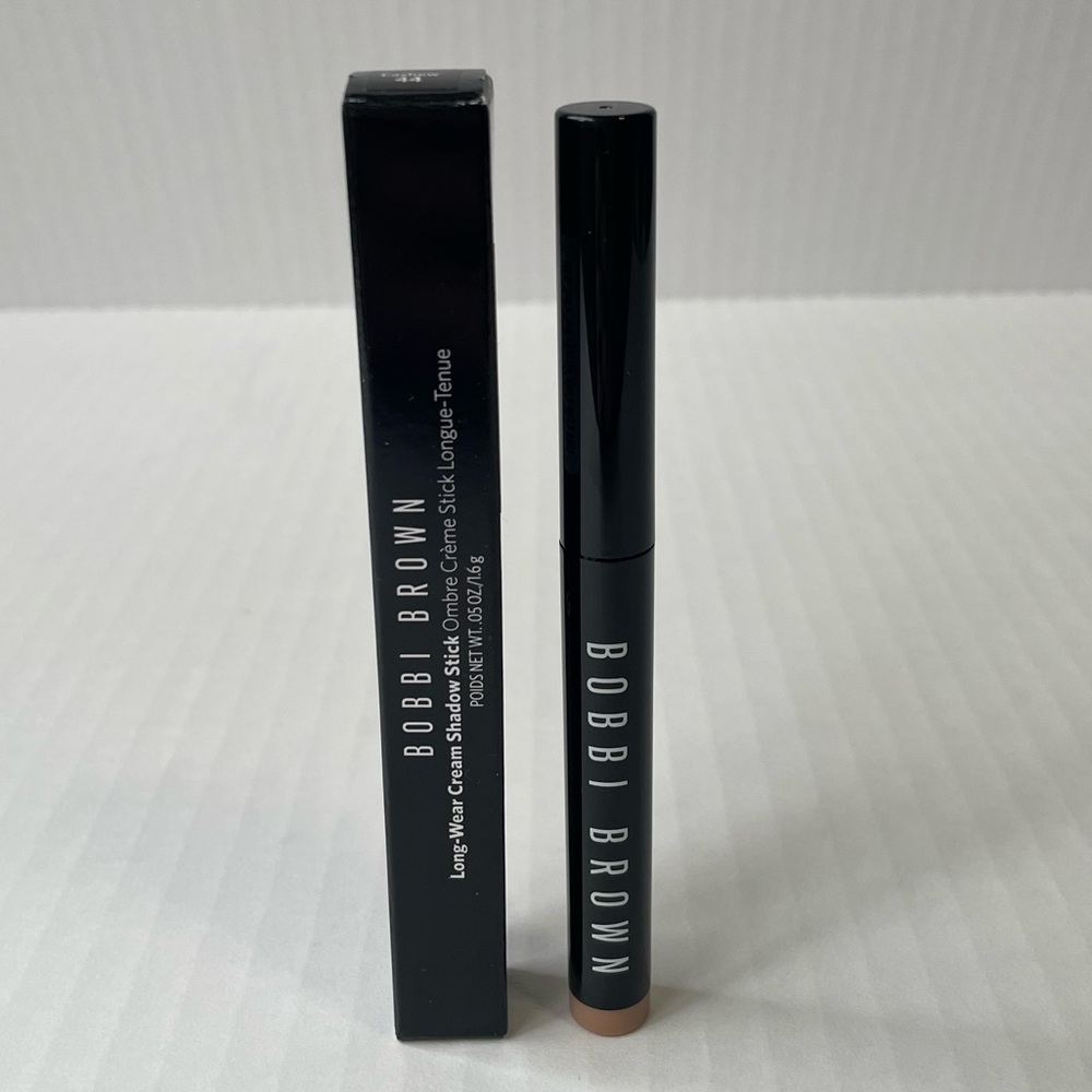 BOBBI BROWN
Long-Wear Waterproof Cream Eyeshadow Stick 
Cashew